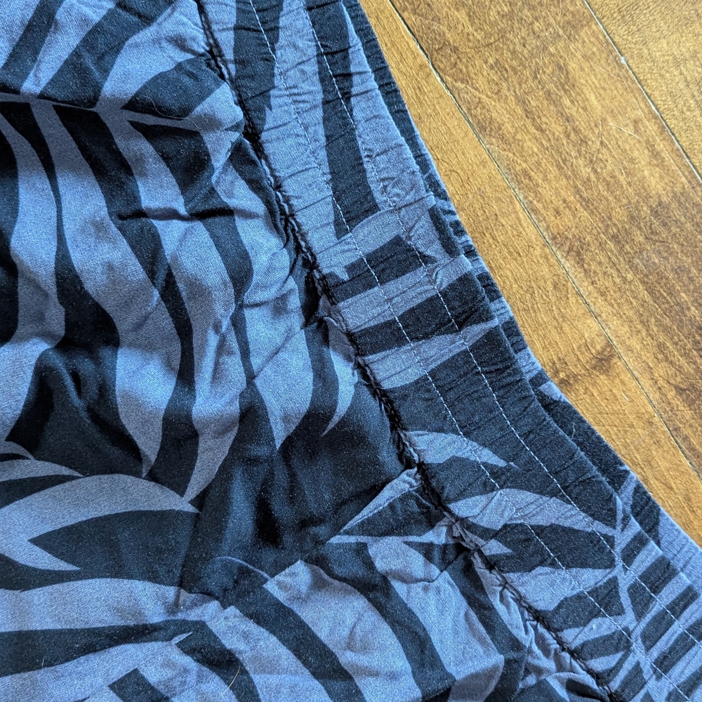 4/$10 ✨ George Blue and Black Patterned Wide Legs Capri Pants - Picture 4 of 7